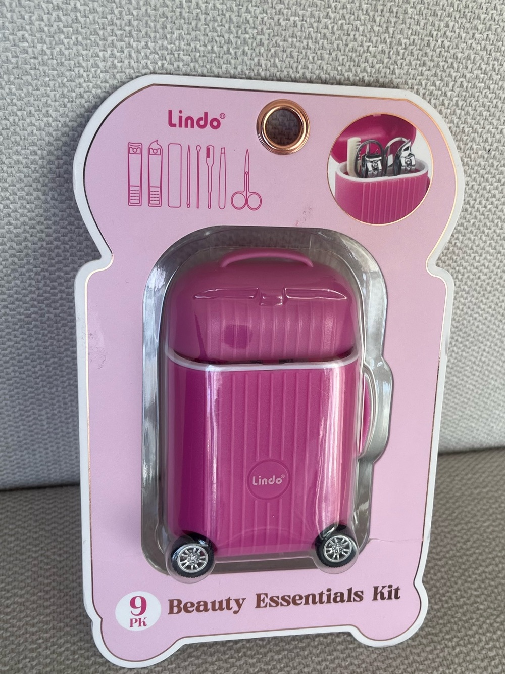 NWT Lindo 9PK Beauty Essential Travel Kit, which comes in a fun mini rolling sui